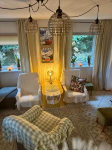 a living room with two chairs and a couch at Dom wakacyjny nad Jeziorem Dadaj in Biskupiec