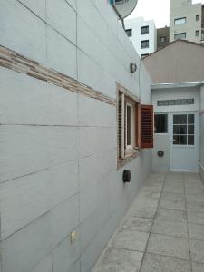 Το κτήριο όπου στεγάζεται  το διαμέρισμα