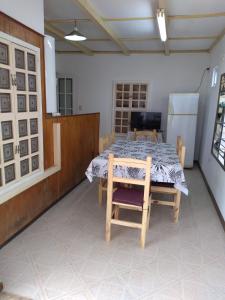 Η κουζίνα ή μικρή κουζίνα στο Casa a una cuadra de la playa +3 φωτογραφίες