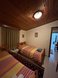 En eller flere senge i et værelse på City Escape Cottage