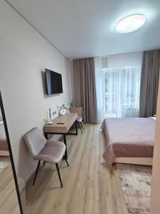 TV a/nebo společenská místnost v ubytování Polyana Kvasova - Park House Apart