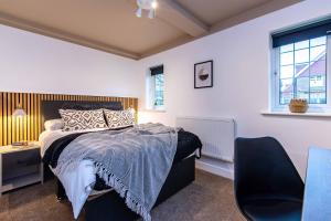 En eller flere senge i et værelse på The Coach House, Gatwick