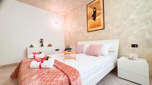 a bedroom with a large white bed with pink pillows at Lady Teresa 2-0 by Ca-Sa Check in Chioggia