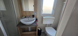 Koupelna v ubytování Terri Towers + 15 fotografií