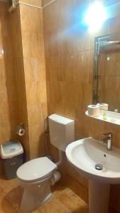 Koupelna v ubytování Hotel Poem Calarasi Ballroom + 10 fotografií