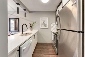 Φωτογραφία από το άλμπουμ του Stunning 3BR Escape with Mountain Views in Canmore στο Κάνμορ +37 φωτογραφίες