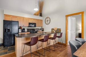 Kuchyň nebo kuchyňský kout v ubytování 3BR Luxury Top Floor Condo with Great views