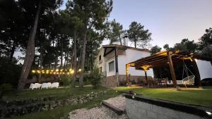 Zahrada ubytování La Piñona - ACOGEDOR CHALET EN LAS ESTRIBACIONES DE LA SIERRA DE GREDOS - CASA PARA 6 PERSONAS CON PISCINA EN EL TIEMBLO ÁVILA + 8 fotografií