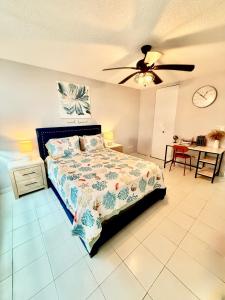a bedroom with a bed and a ceiling fan at Paradise Palms in San Juan