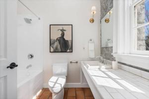 Et badeværelse på Sonoma Stonehouse Suite 4