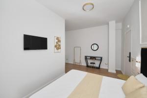 TV a/nebo společenská místnost v ubytování Mirosa Bed and Breakfast Luxury Rooms