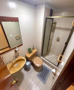 Ένα μπάνιο στο Apt Multicentro Cali - Pool, Home Office, 2HB +8 φωτογραφίες