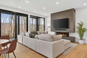 Posezení v ubytování Foret de Verre Luxury Forest Chalet