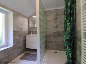 a bathroom with a shower with a shower curtain at Longère spacieuse avec jardin à Saint-Evroult, animaux admis sur demande - FR-1-497-257 in Touquettes +22 photos