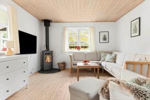 Μια τηλεόραση ή/και κέντρο ψυχαγωγίας στο 1664-Hornbaek-Orionvej-7