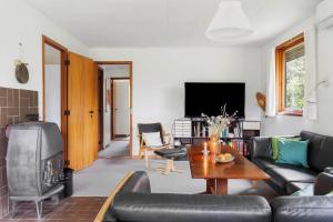 TV a/nebo společenská místnost v ubytování 1662-Hundested-Kongelysvej-11 + 13 fotografií