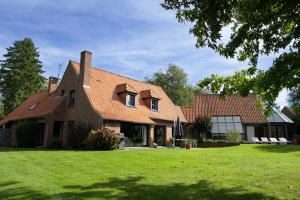 Κήπος έξω από το La Maison Du Lac avec Piscine- Les Demeures d'Adrien