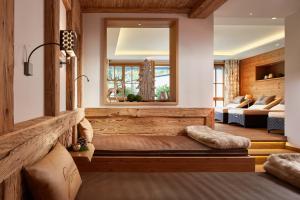 A seating area at Hotel Gletscherblick