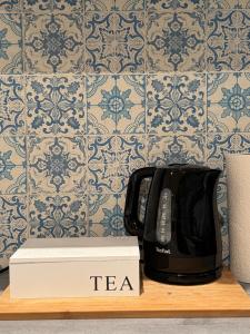 Příslušenství pro přípravu čaje a kávy v ubytování Themenzimmer Pusteblume Nähe Hauptbahnhof + 28 fotografií