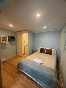 Postel nebo postele na pokoji v ubytování Alfama Downtown Corner