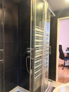 Koupelna v ubytování Alfama Downtown Corner + 11 fotografií