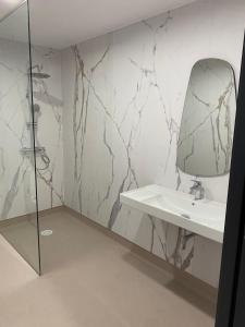 Ένα μπάνιο στο Casa Cancela