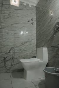 Koupelna v ubytování Tvscomforts