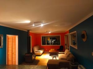 Χώρος καθιστικού στο From Bush to Sea