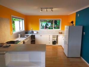 Η κουζίνα ή μικρή κουζίνα στο From Bush to Sea