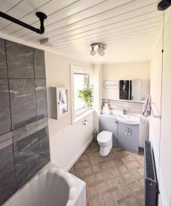 Et badeværelse på Family Friendly Home in Fort William