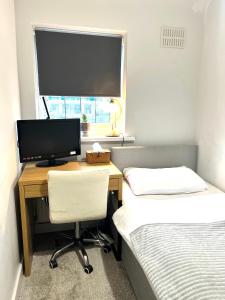 Μια τηλεόραση ή/και κέντρο ψυχαγωγίας στο Lovely Single Room