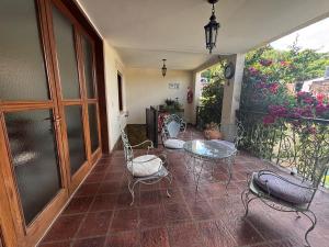 En balkon eller terrasse på Yunga Sanlorenceña