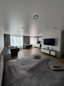 Μια τηλεόραση ή/και κέντρο ψυχαγωγίας στο JK apartment