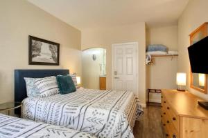 Ένα ή περισσότερα κρεβάτια σε δωμάτιο στο The Groovy Sandpad