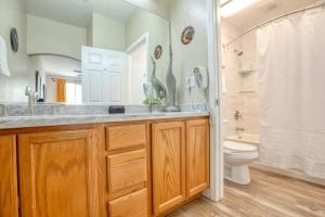 Ένα μπάνιο στο The Groovy Sandpad