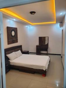 a bedroom with a bed and a mirror on the wall at Yoff Apixi 2 in Dakar