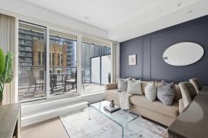 Et opholdsområde på Trendy Downtown Condo w Massive Stylish Patio