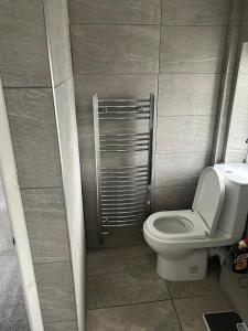 Vannituba majutusasutuses 3 bedroom modern spacious house Ditchingham