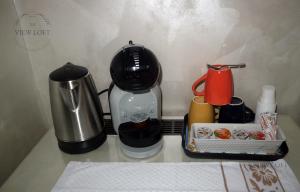 Příslušenství pro přípravu čaje a kávy v ubytování The View Loft + 4 fotografie