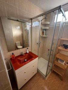 a bathroom with a red sink and a shower at Cozy Apartment Madrid in Madrid