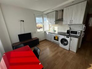 a kitchen with a washing machine and a microwave at Cozy Apartment Madrid in Madrid +4 photos