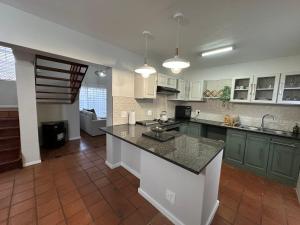 Kuchyň nebo kuchyňský kout v ubytování Lilly Bloom