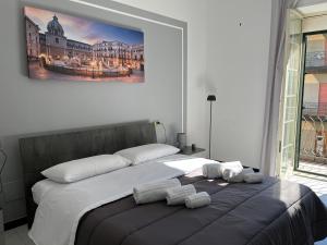 En eller flere senge i et værelse på D'Aversa Rooms