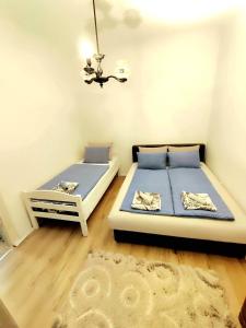 Ένα ή περισσότερα κρεβάτια σε δωμάτιο στο Sarajevo Main Street Residence