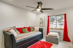 Un lugar para sentarse en Sip, Hike, Relax! Cottonwood Home 4 Mi to Old Town