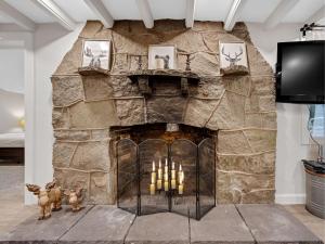 Ảnh trong thư viện ảnh của Lolo Bear Cabin Rustic Pets OK Mt Hood retreat ở Zigzag +33 ảnh