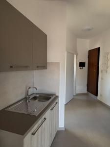 an empty kitchen with a sink and a hallway at B&B al Vicolo in Nicosia