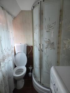 Koupelna v ubytování Cozy Loft Craiova 1