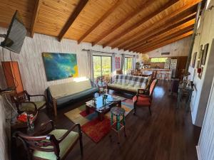 Χώρος καθιστικού στο Casa Familiar Santo Domingo