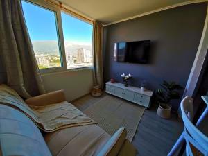 TV a/nebo společenská místnost v ubytování Sierra Ñuñoa Suite